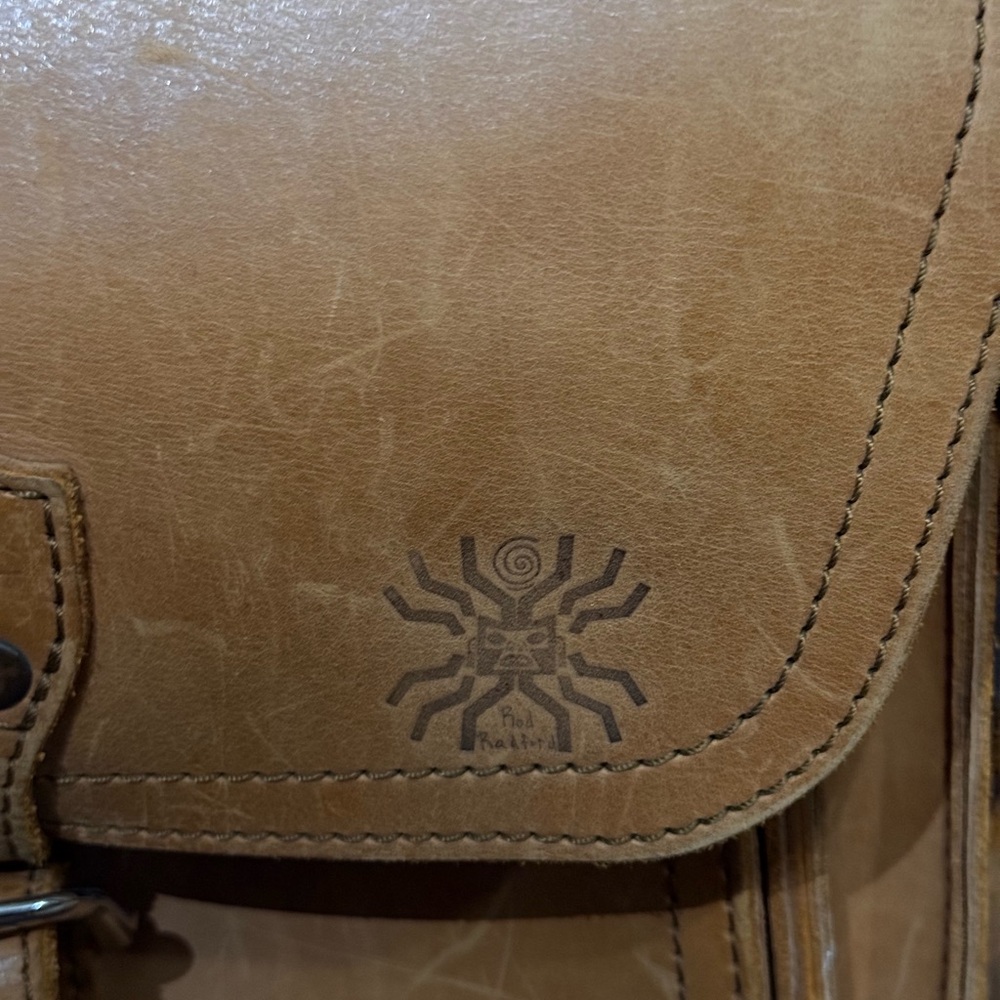 Vintage Saddleback Leather “The Tank” Backpack — Original Model - Picture 3 of 9